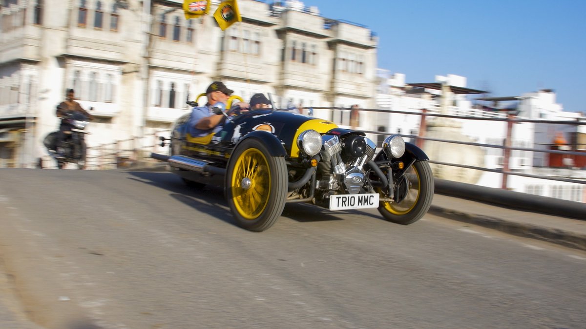 TransIndiaChal's tweet photo. Last episode of this great Morgan Adventure! Watch @AlanBraithwaite  drive the final stretch from beautiful Udaipur to @Goonj HQ in Mumbai in Queen Bee.

Facebook Watch: https://t.co/WBBjJgal1V

#Morganadventure @morganmotor @morgansportscc @mog_magazine https://t.co/r7Na3atCPy