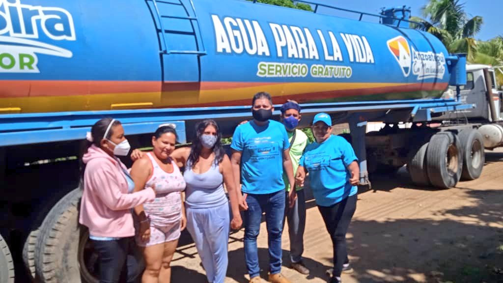 AlcaldiaAnaco's tweet photo. ¡Volvimos a Tierra de Canaán👏🤗!

La nodrizas del plan "Agua Para La Vida" de nuestro Gob. @BarretoSira. Suministró 44.000 litros del vital líquido💦, logrando completar en dos días la distribución de más de 88.000 Lt. de agua entre los hogares de esta comunidad. @LuisGuevaraM_ https://t.co/sjKfwYBnAX