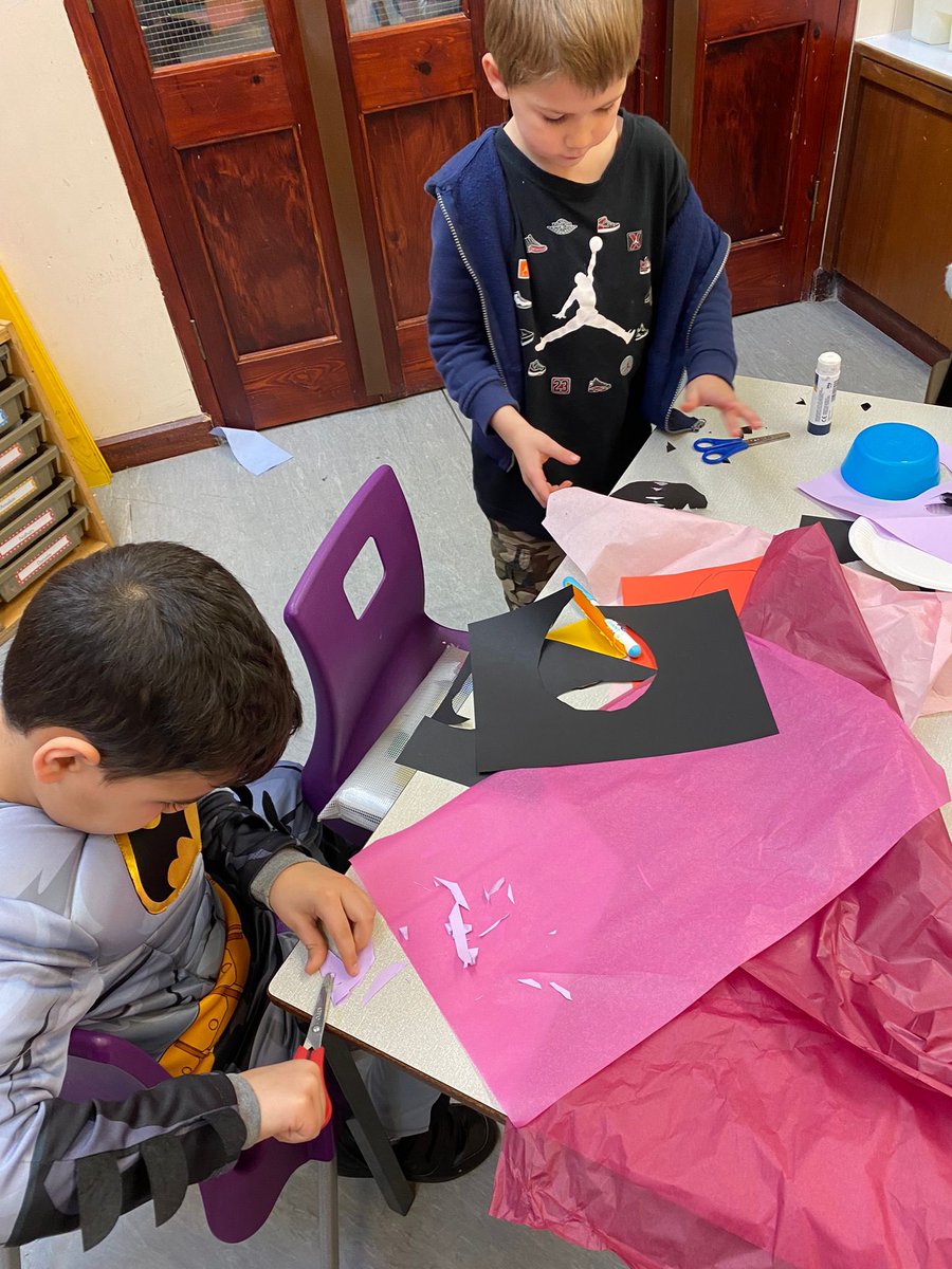 Fosse_TMET's tweet photo. Year 2 are having fun making Rangoli window decorations. #fmre #fmpshe #fmcreativity #Diwali https://t.co/sD0n7qDCTi