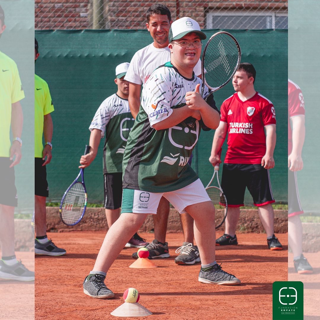 club_sanisidro's tweet photo. FUNDACIÓN EMPATE, EN CASA 💚

Desde este lunes, el predio Alejandro Aimaretti alberga nuevos deportistas: los alumnos que concurren a Fundación Empate comenzaron a practicar tenis 🎾

👉Las clases (totalmente gratuitas) serán dictadas los días lunes y miércoles de 16 a 17 horas. https://t.co/3iHiEx5Cgj