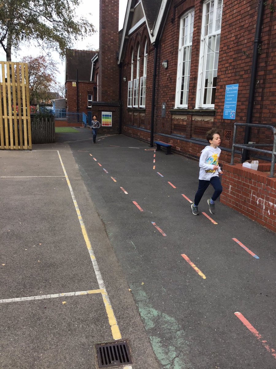 ClaphamTerrace1's tweet photo. Year 3 love a marathon kids #runners #active #fridayexercise https://t.co/dEhSImwn1t