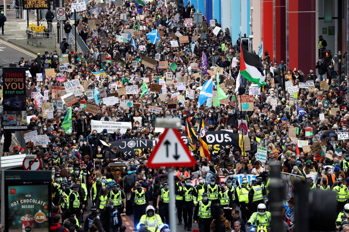 Thousands of people are heading to George Square where speeches will be given by activists including Greta Thunberg. glasgowlive.co.uk/news/glasgow-n…