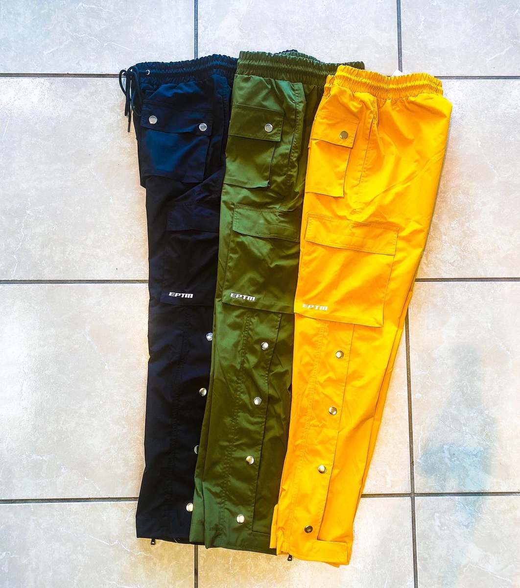 shopqvibe's tweet photo. Our stylish EPTM cargo pants are available in 3 different colors…
🔵🟢🟡

Makes a great 🎁 too! 😉

🛍🛒✅ Shop ONLINE @ https://t.co/qtfeXXuwAM

🔥 ISSA whole VIBE ova HERE 🔥

📍5436 Riverdale Rd, Riverdale, GA

💡@theswinkagency 

#qvibeessentials #shopqvibe #issavibe https://t.co/oJZUYQpwNZ