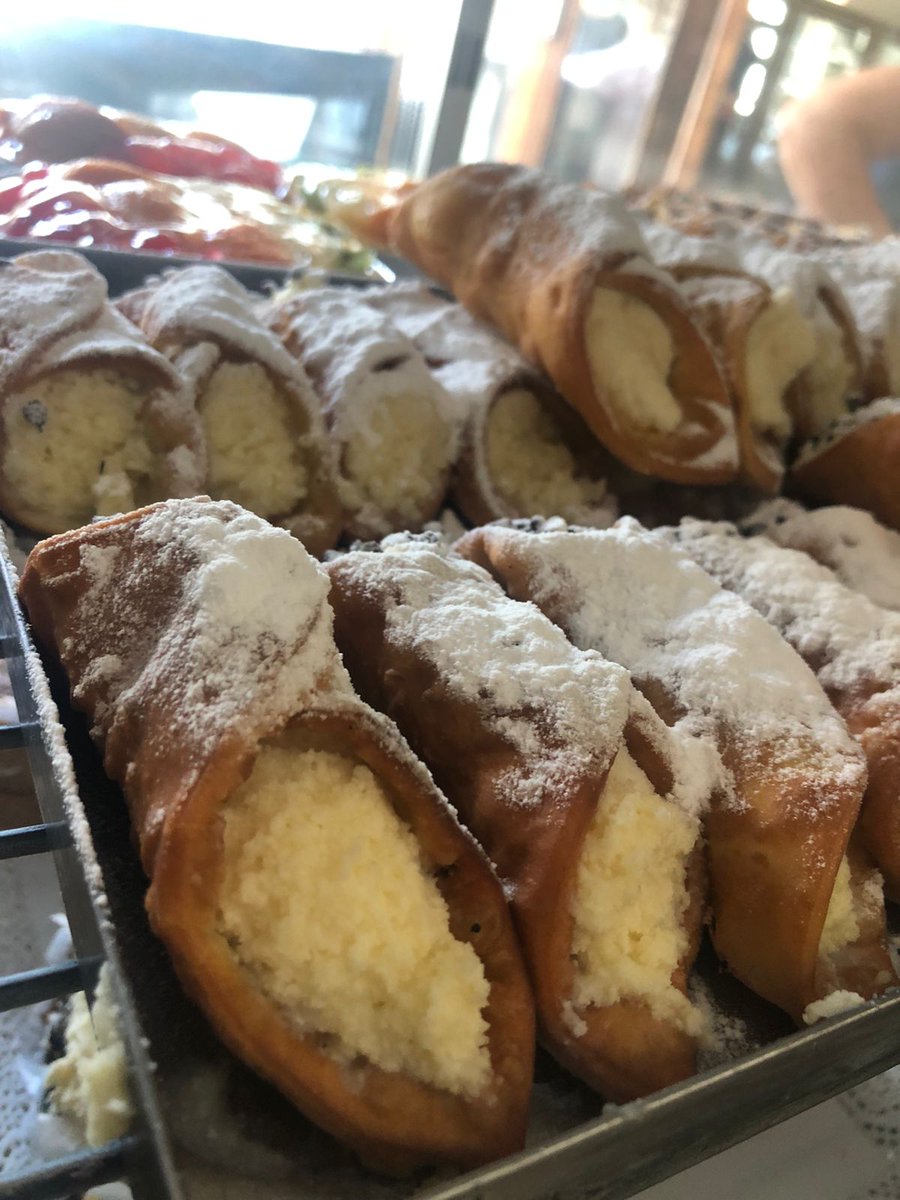 PreciosRosario2's tweet photo. Como siempre, todo excelente en #LaContinental (Sarmiento y Montevideo)
💰 Desde $60 c/u #Donas
💰 $70 c/u #Macarrones (Dulce de leche y Nutella)
💰 $100 c/u #Canolis
Y muchas, muchas cosas ricas 🎂
#FotoTestigo 📸 https://t.co/OlRfkn68RL