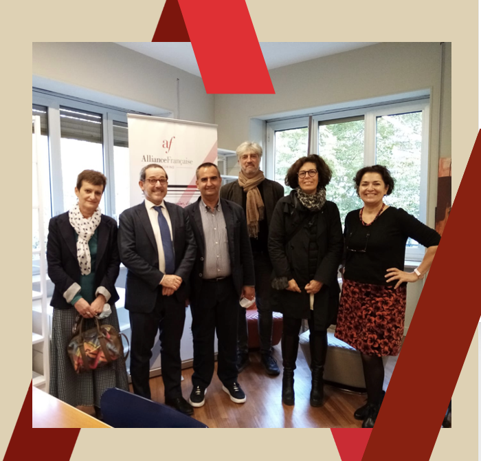 AF_Torino's tweet photo. Se la nostra #nuovasede è così bella, dobbiamo dire GRAZIE anche a loro: ai proprietari dello spazio e sostenitori del progetto @intesasanpaolo , agli architetti dello #studioGranma. Nella foto con la nostra Direttrice Antonia Sandez Negrini.
#lescoulisses_de_AFto #Turati12 https://t.co/dwW2cUfLK2