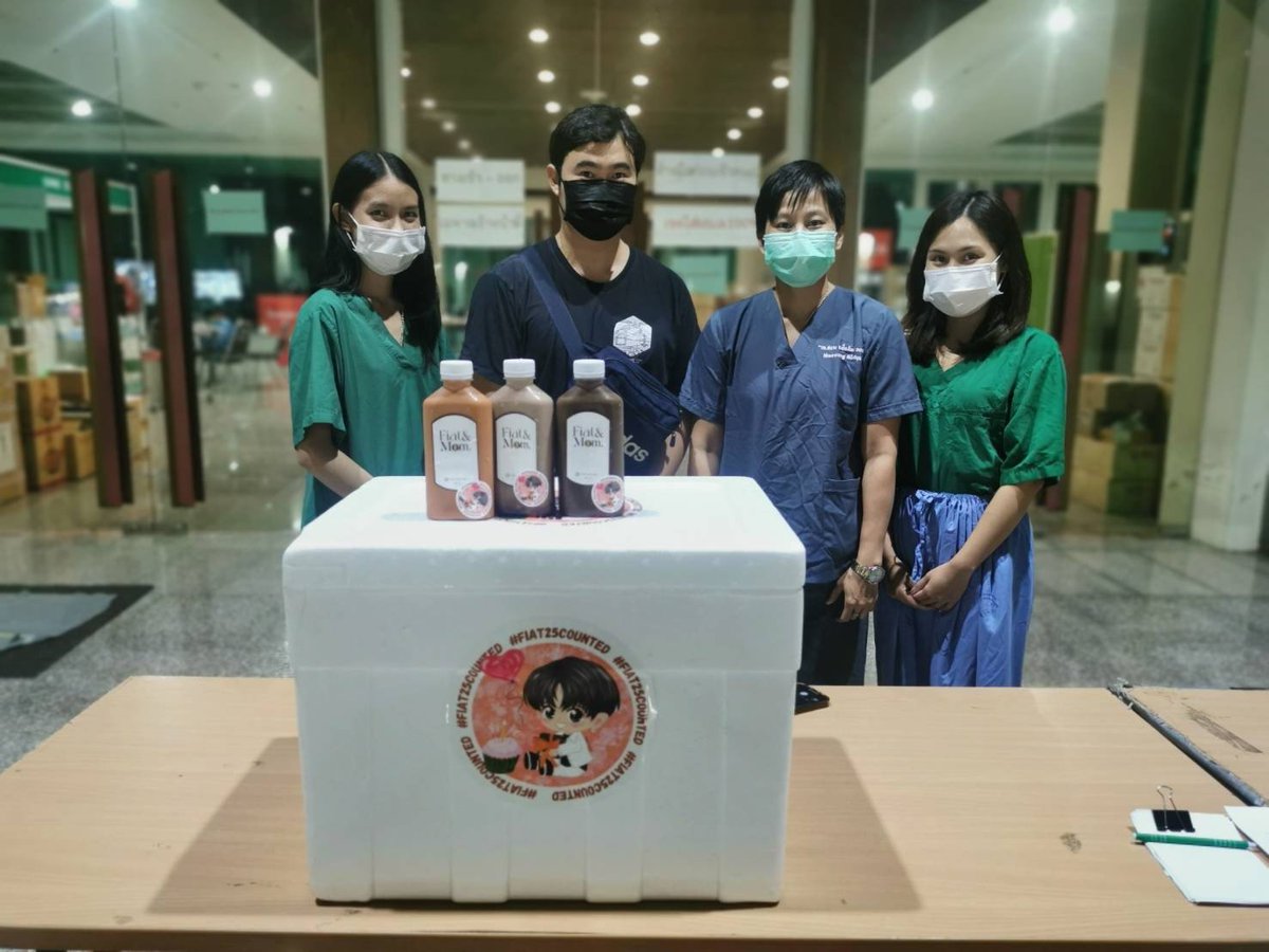 BNC_PeBaCa's tweet photo. As part of @FiatAngelo 's 25th Birthday celebration, we donated Fiat&Mom Drinks at Hang dong hospital in Chiang Mai Thailand ✨
#fiat25counted
#FiatPattadon
@Fiatfanofficial https://t.co/0bpVQiXlEL