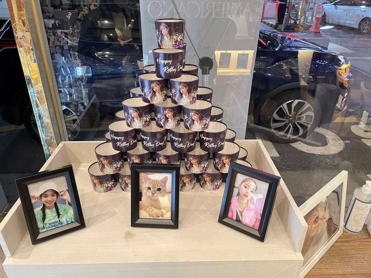 studio_Rothy's tweet photo. 내일 11/6일부터 11/9일까지 4일간 
카페 샤츠인젤에서 4주년 이벤트를 진행합니다.
많은 방문 부탁드립니다. https://t.co/ZKCO8kwroW