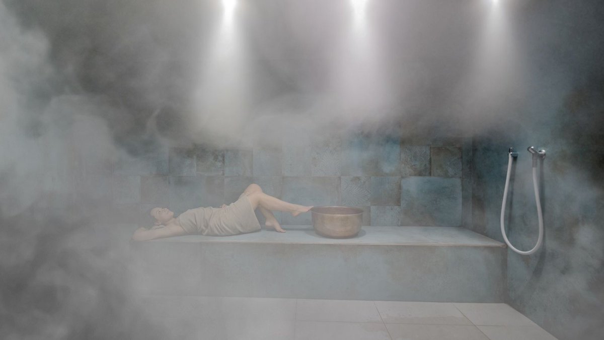 Pleasant 45 degrees and sea salt enriched steam might be what you need this weekend. 

Inspired for an in person experience? ➡ bit.ly/3BK0tMG

#thalasso #recuperaspa #LeMeridienHotels #LeMeridienLav