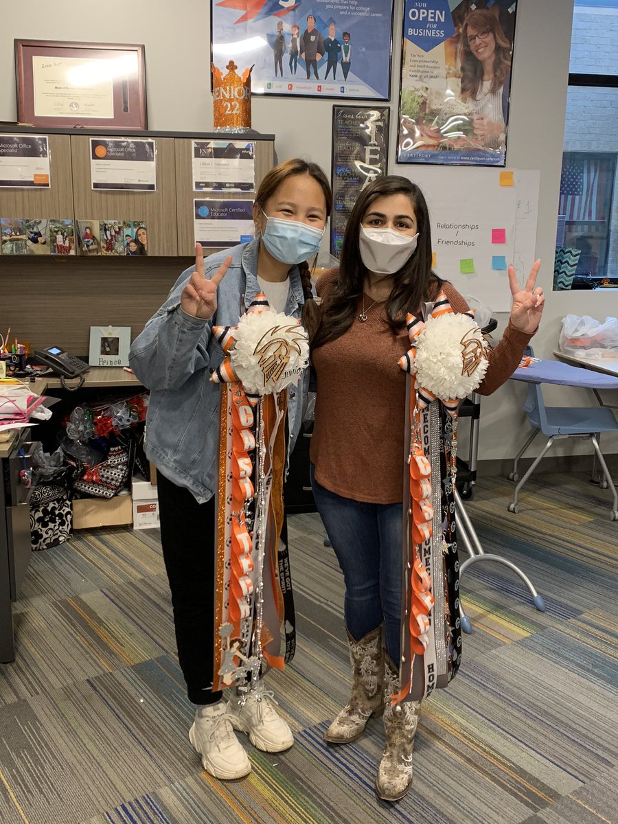 glil04's tweet photo. @CASTtechSchool showing that CAST homecoming spirit https://t.co/xQ8cjiSXaV