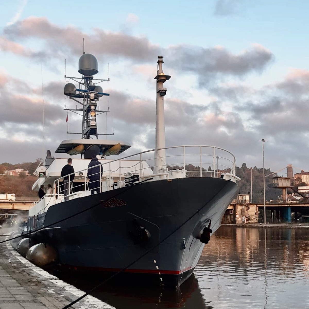Luxury yacht Dr No arriving this morning at Cumberland Basin, before heading to the Albion dry dock to have work done.
#lovebristolharbour #albiondrydock <a href="/BristolPilots/">Bristol Pilots </a> <a href="/bristolport/">Bristol Port</a> #harbourhopes <a href="/brunelsbridge/">Clifton Suspension Bridge</a>
