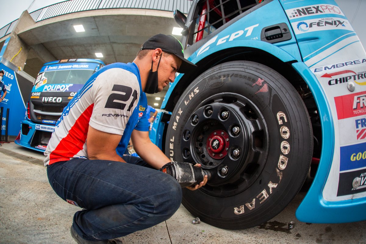CopaTruck's tweet photo. Amarra bem o sapato pois hoje é sexta e tem bailão!
#CopaTruck #NaçãoTruck #Mercedes #Volkswagen #Goodyear #Iveco #Spicer #MaxonOil #Frum #Brazul #Cereser #Frasle #AutoAvionics https://t.co/UfCtVhuuDD