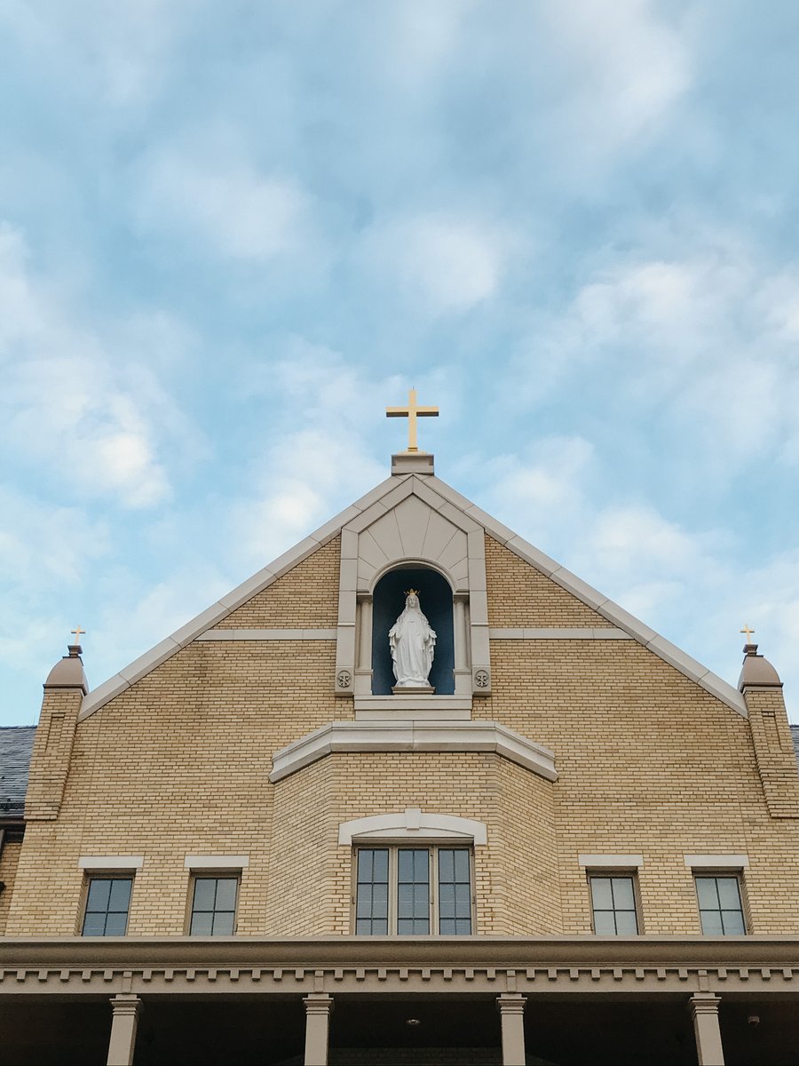 CSCVocations's tweet image. Today we share the image of the cross and Our Lady that sits atop Corby Hall, the residence of the priests and brothers who live and minister at the University of Notre Dame.

May Our Lady watch over and may Christ&apos;s cross be an inspiration at all of our educational institutions!