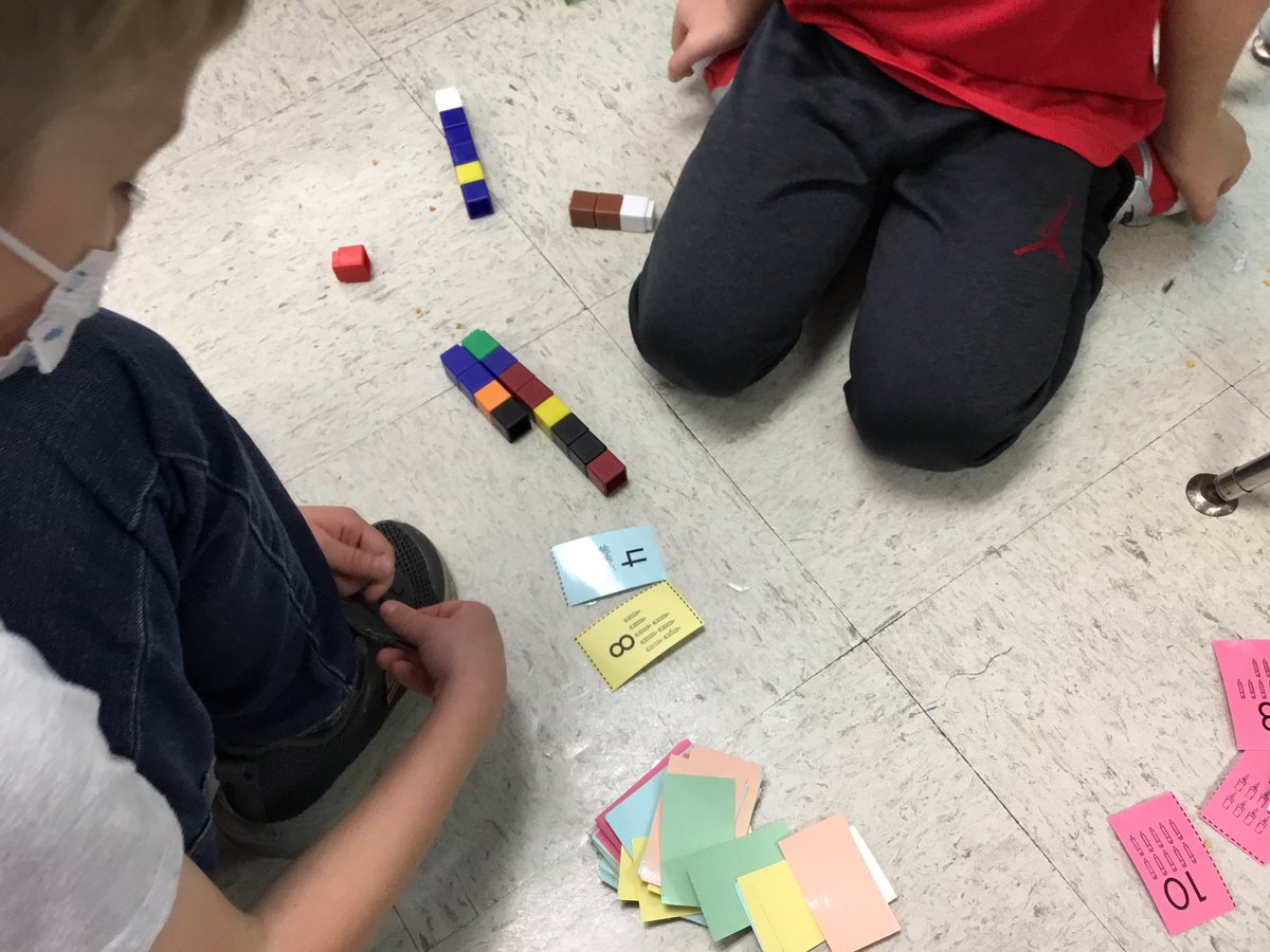 CFrascadore3's tweet photo. …counting, building, and comparing our trains with our partners! We are practicing our comparing skills by using strong mathematician language such as greater than, less than, more than, less than, and equal to. #willardpride @Willard_School https://t.co/0QELE3kIqY