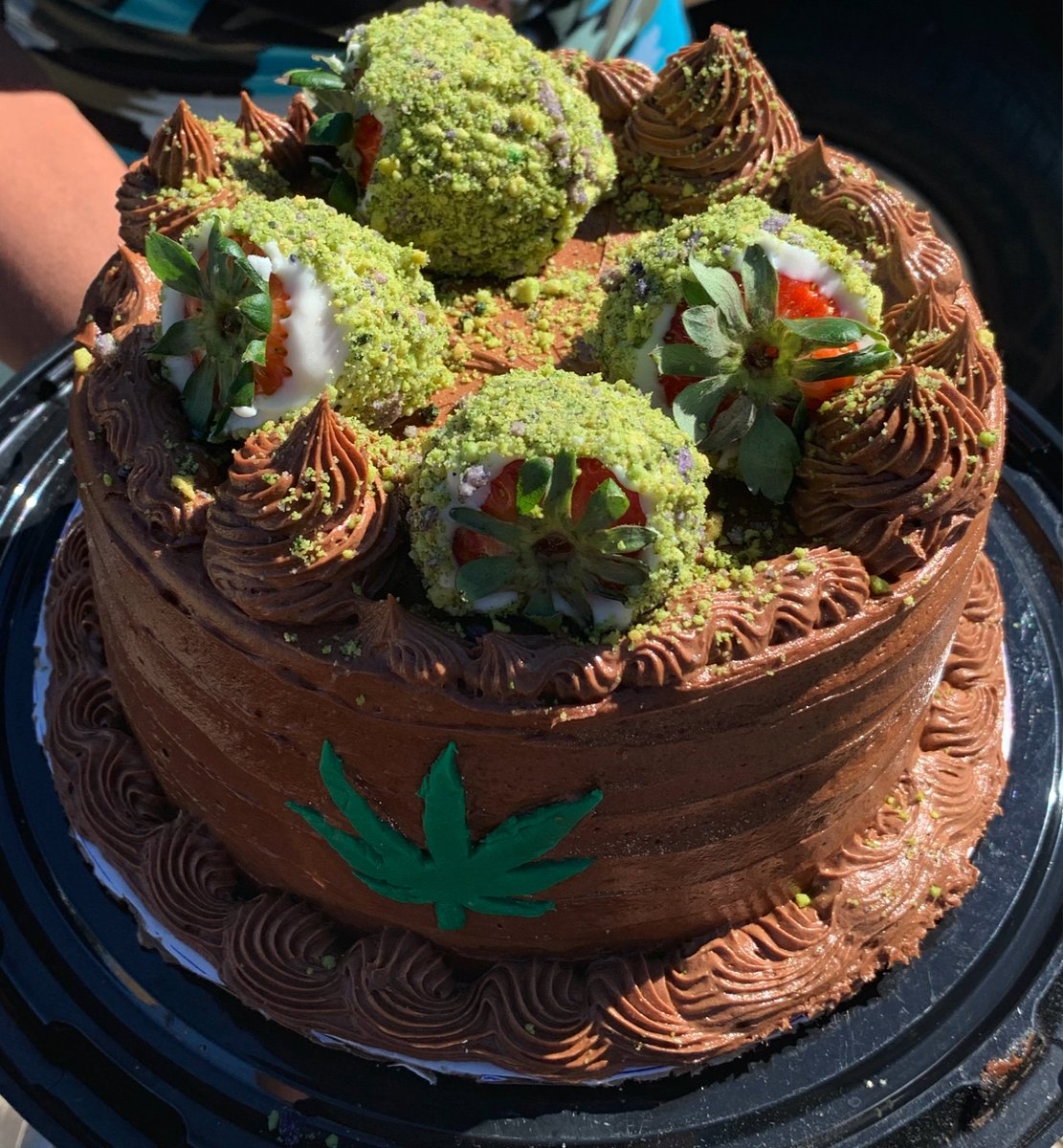 ShonBunz's tweet photo. BaKed as a CAKE! 

Get into this delicious strawberry cake with chocolate buttercream.Topped with white chocolate berry nuggs for a stoner customers. 

You ask and we make!
(Not real marijuana) 

#shonbunzbakery #cannabis #houstonbakery #BlackOwnedBusiness https://t.co/30f42N8MrX