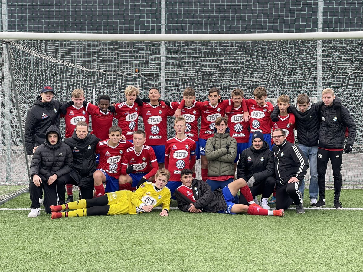 frostrom's tweet photo. Äntligen en hållen nolla och det krävdes 4 suddenstraffar var för att nå placering 7 i SEF Trophy mot Malmö FF. En vecka som skapar minnen för livet. #ViÄrÖster 💙❤️ https://t.co/BZrACcrC4F