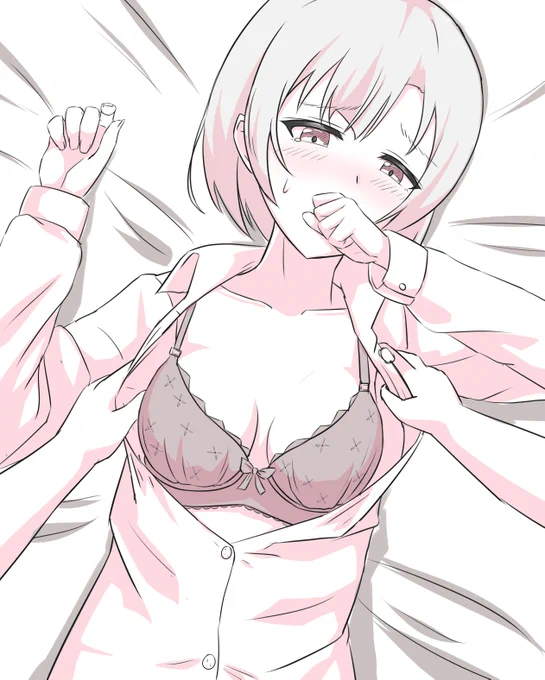 一流ほたる剥き職人の手によって少しずつほたるが剥かれていきます(ナレーション) 