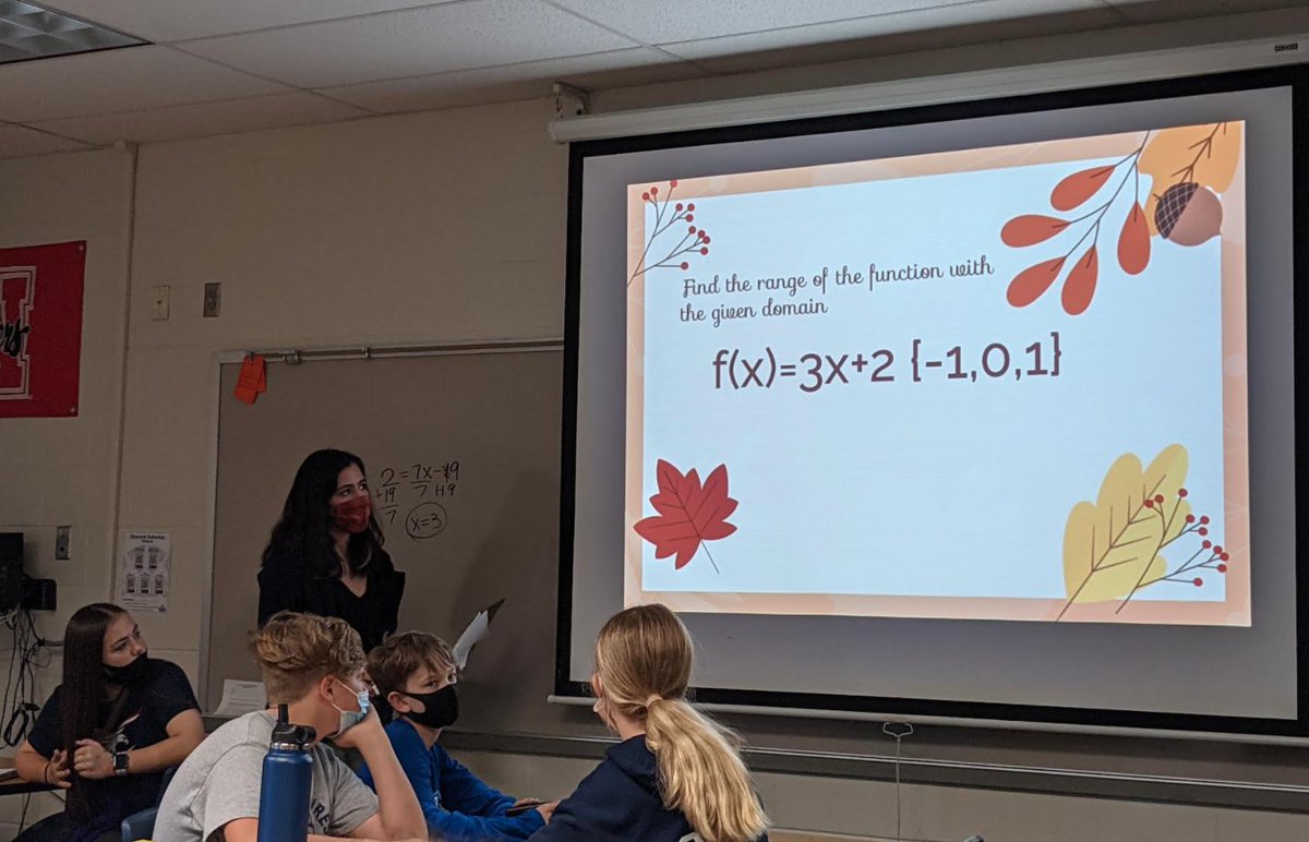 LPS_EIP's tweet photo. Esmeralda prepared a review activity for her 8th graders @SVMSEagles. Students love her kind, helpful nature--and she is really great at math! Esmeralda is going to be a fantastic teacher! #ThisIsEIP https://t.co/fA2fQgn96e