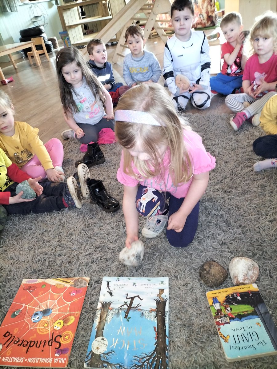 LullabyLaneMiln's tweet image. This morning our children in the big room took part in story voting using their own stone that they selected from the loose part area.

H confidently lead the group by sharing what he could see in the book to create his own story.
#earlynumeracy #earlyliteracy