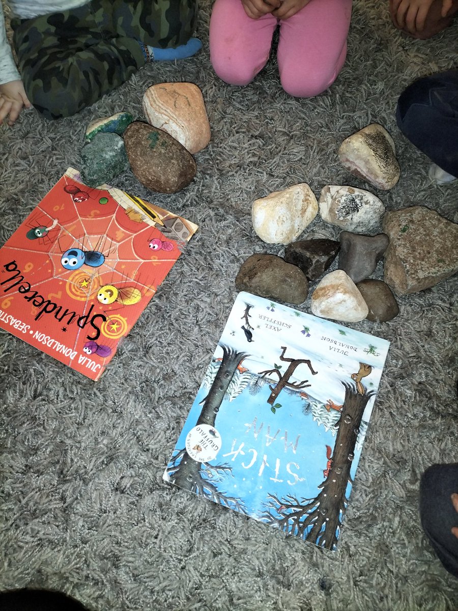 LullabyLaneMiln's tweet image. This morning our children in the big room took part in story voting using their own stone that they selected from the loose part area.

H confidently lead the group by sharing what he could see in the book to create his own story.
#earlynumeracy #earlyliteracy