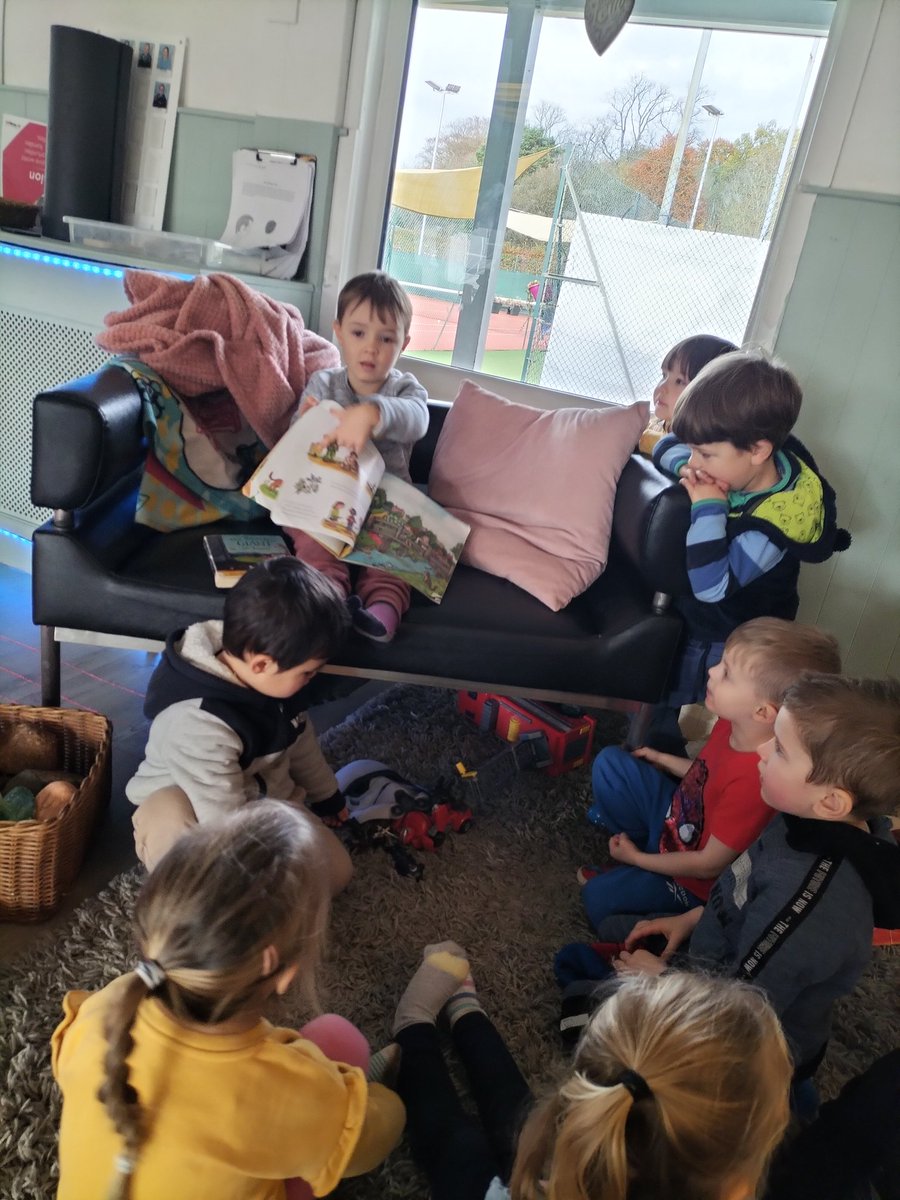 LullabyLaneMiln's tweet image. This morning our children in the big room took part in story voting using their own stone that they selected from the loose part area.

H confidently lead the group by sharing what he could see in the book to create his own story.
#earlynumeracy #earlyliteracy