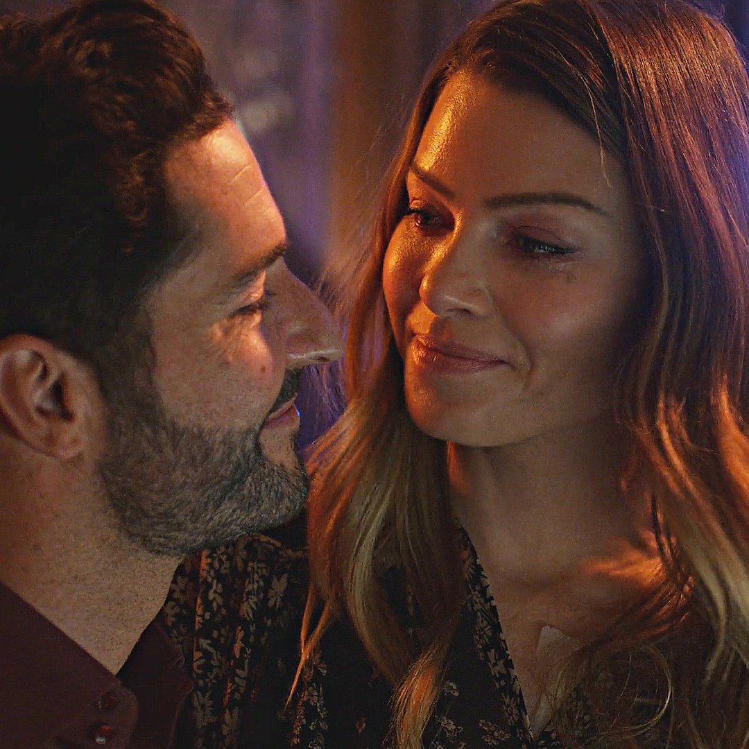 teamdeckerstar's tweet photo. the scene vs the bts https://t.co/HmVpBoOvql