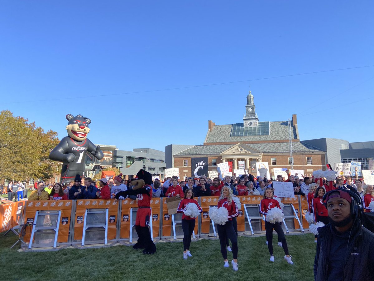BrooksAD's tweet photo. For real, this #CFBLive audience would be a solid Saturday morning crowd. Tomorrow is going to be EPIC at @uofcincy for @CollegeGameDay https://t.co/FJKG0Q58Pm