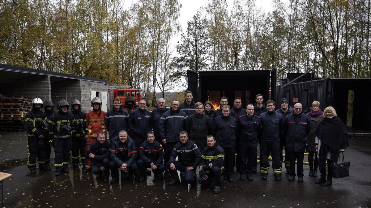 titou1857's tweet photo. #Coopération 🇪🇺| Ce 4 novembre, le @SDIS57 organisait une présentation sur le Ptx CFR en collaboration avec @InterregGR regroupant les pompiers de Belgique 🇧🇪, Luxembourg 🇱🇺, Allemagne 🇩🇪, et la zone Est France 🇫🇷
De beaux échanges et un intérêt commun 🔥🔥🔥 https://t.co/vo5hpvFWRw