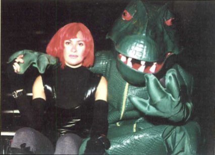 Jawmuncher's tweet photo. Newly unearthed Event pics from the Dino Crisis launch in Spain. 

Found in Hobby Consolas No. 99 https://t.co/5UjJMywtZ2