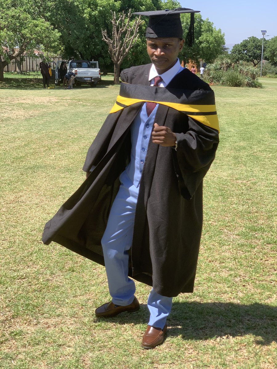 _Daniel_Kay's tweet photo. A day to be remembered 🙌🏽🍾👨🏽‍🎓 #BlessingsOnBlessings truly grateful for this priceless moment 🙏🏽🎓 https://t.co/WE9bLQ2fQc