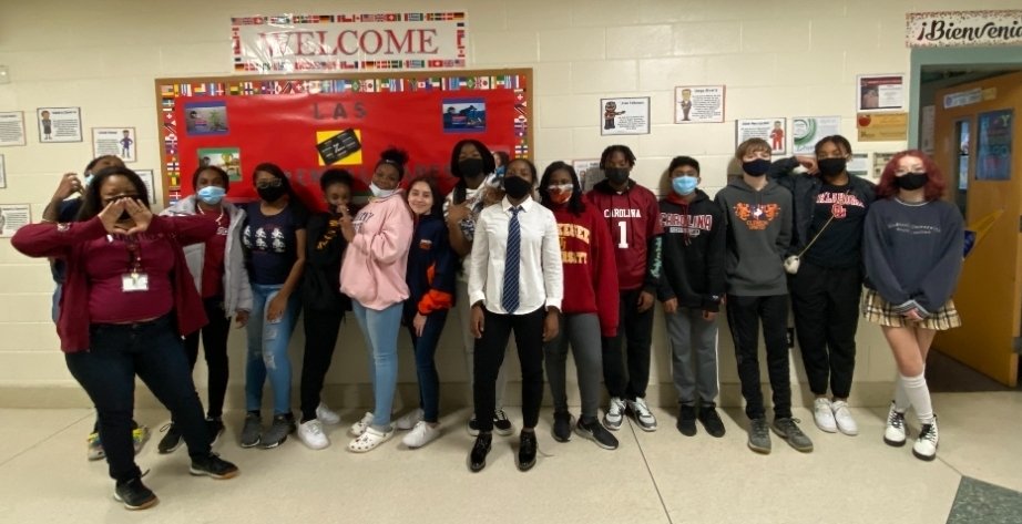 kmmpmavid's tweet photo. Huge THANK YOU to @DrRichardGriff1 for providing a special treat to all our college-bound @KMMPMPanthers! AVID Scholars enjoyed passing them out during community service. What a great way to close out Panther Pride Fall Spirit Week! @MedPro21 @RichlandTwoAVID #AVIDSchoolwide https://t.co/u35m8F2Emc