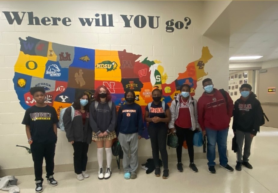 kmmpmavid's tweet photo. Huge THANK YOU to @DrRichardGriff1 for providing a special treat to all our college-bound @KMMPMPanthers! AVID Scholars enjoyed passing them out during community service. What a great way to close out Panther Pride Fall Spirit Week! @MedPro21 @RichlandTwoAVID #AVIDSchoolwide https://t.co/u35m8F2Emc