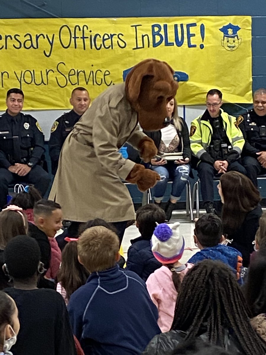 NISDGlass's tweet photo. The Lilโ Huskies enjoyed a wonderful morning with Officers In Blue! @JBOCK_NISD @GregRWright1 #officersinblue #NISDReunited https://t.co/bceIESEuoe