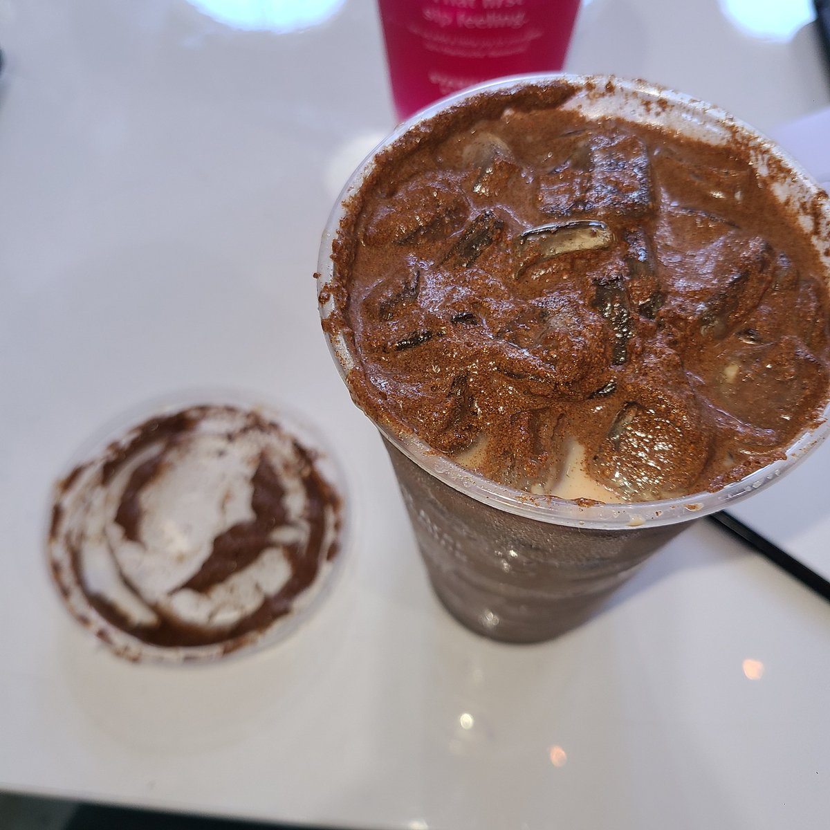 Rubys_Ink's tweet photo. Are you serious @Starbucks train your employees if we pay 8 dollars for a drink it shouldn't look like this ...that's cinnamon they dumped in the drink this isn't the cinnamon challenge it's breakfast https://t.co/QV4aNwQ13E