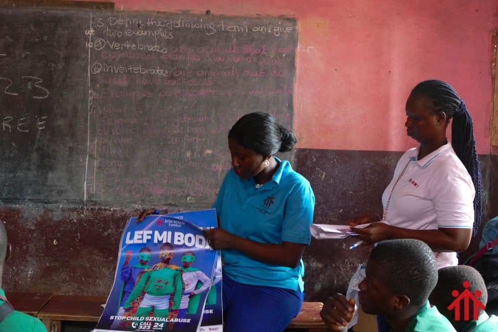 DonBoscoFambul's tweet photo. ‘Lef Mi Bodi’ school campaign continues!
Our social workers interact with brilliant children who learn how to set boundaries and understand how they must react when they are in situations prone to abuse.
#donboscofambul #childrenwithfuture #lefmibodi https://t.co/1RyRkbXRfA