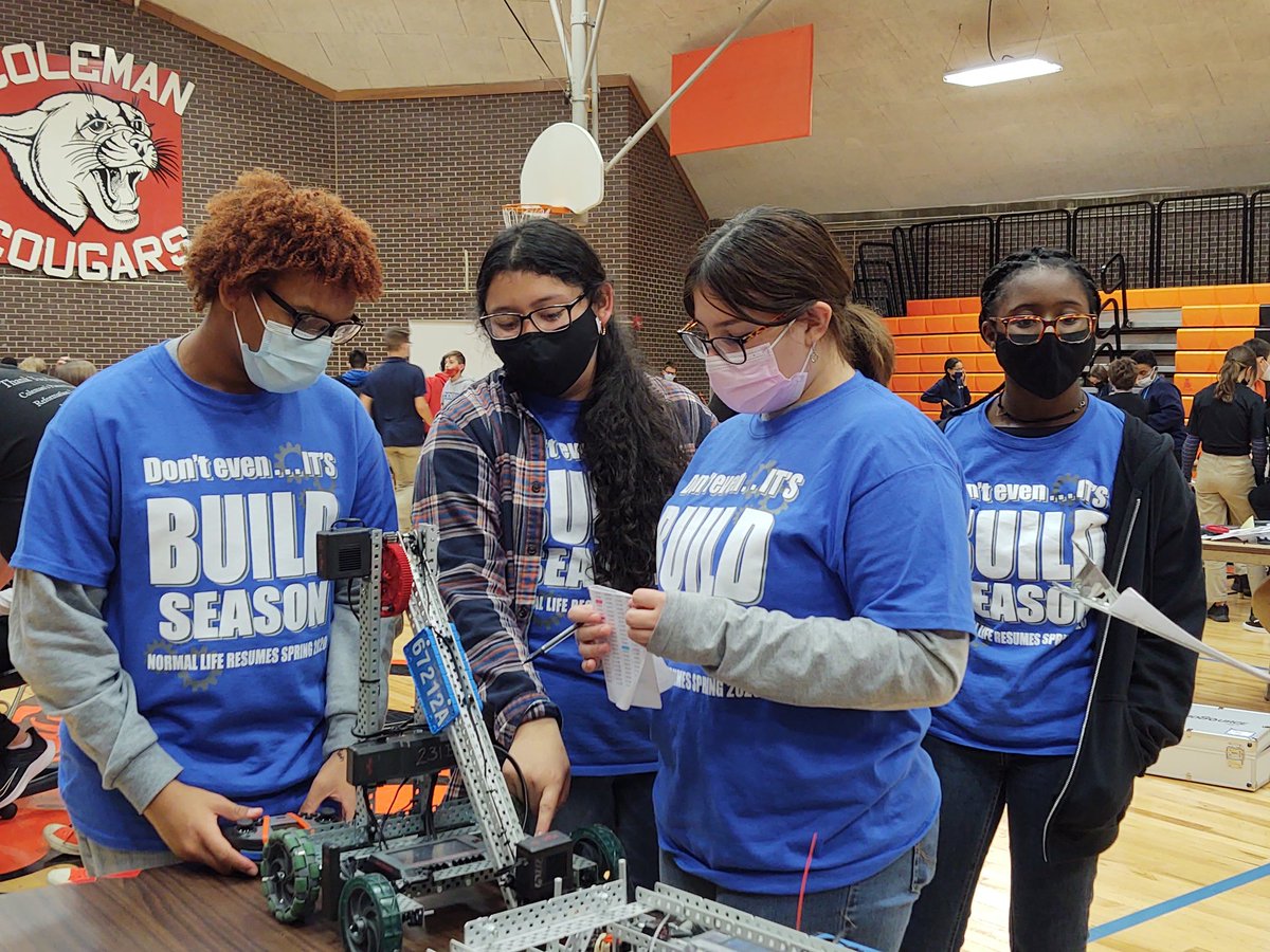 hadleypltw's tweet photo. What an amazing day of learning! I could not be more proud of how they kept overcoming every obstacle they encountered. We're ending qualification rounds with 4 wins and 2 losses. Now we sit back to see if we scored enough points to move on! #HadleyRocks #WPSIgnitelearning https://t.co/ltgeNHg3N2