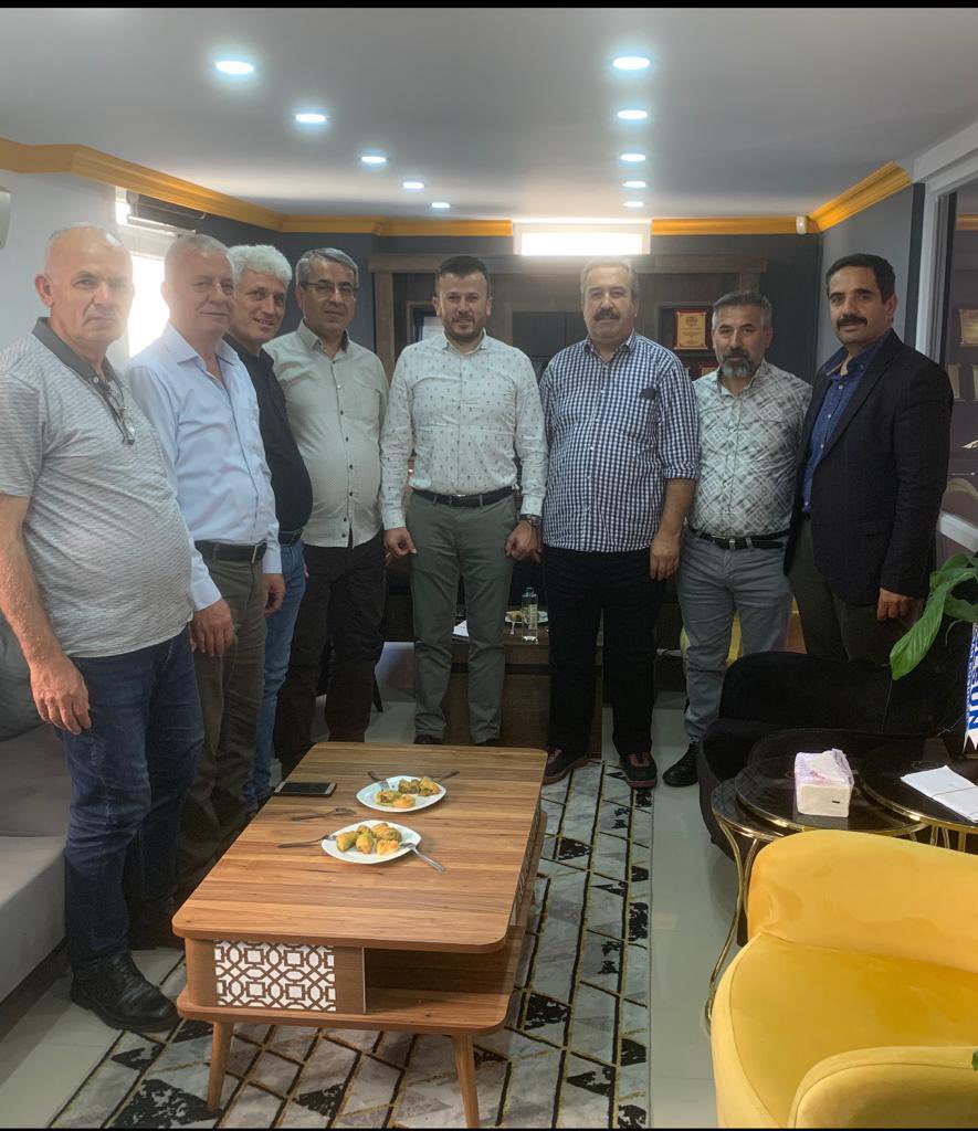 MevlutDemir_07's tweet photo. Muhtar dostlarla bir araya gelip gündemi ve yarınlarımızı konuştuk. GELECEĞİMİZİ inşa etmeye devam. https://t.co/xLWbuRrebB