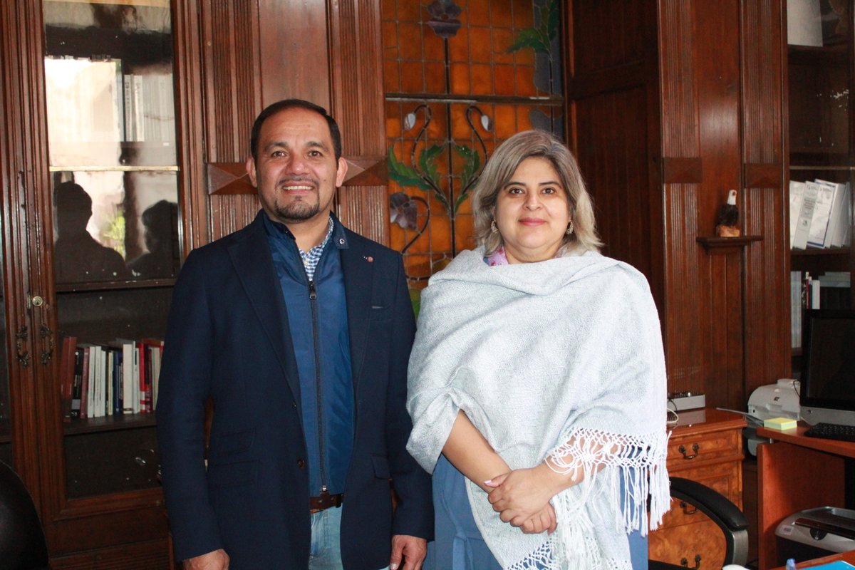 AzucenaMarinC's tweet photo. Un gusto recibir al Lic. Octavio Aparicio Melchor, Consejero Jurídico del @GobMichoacan, con quien refrendamos el compromiso de mantener el cumplimiento y buen manejo de los recursos públicos, así como la transparencia conforme a la Ley para el bienestar de las y los michoacanos. https://t.co/PvZnmgsCI6