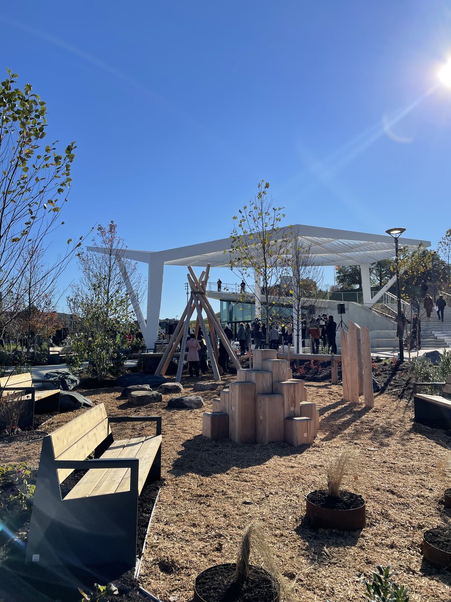 BaltimoreMD's tweet photo. Rash Field Park is officially open! Team VB was on the scene this morning for the vine-cutting and celebration of the new development. The green space includes a play area, skate park and glass pavilion. Congratulations @WaterfrontPB and everyone involved!
#VisitBmoreBTS https://t.co/9cN2yFGn5t