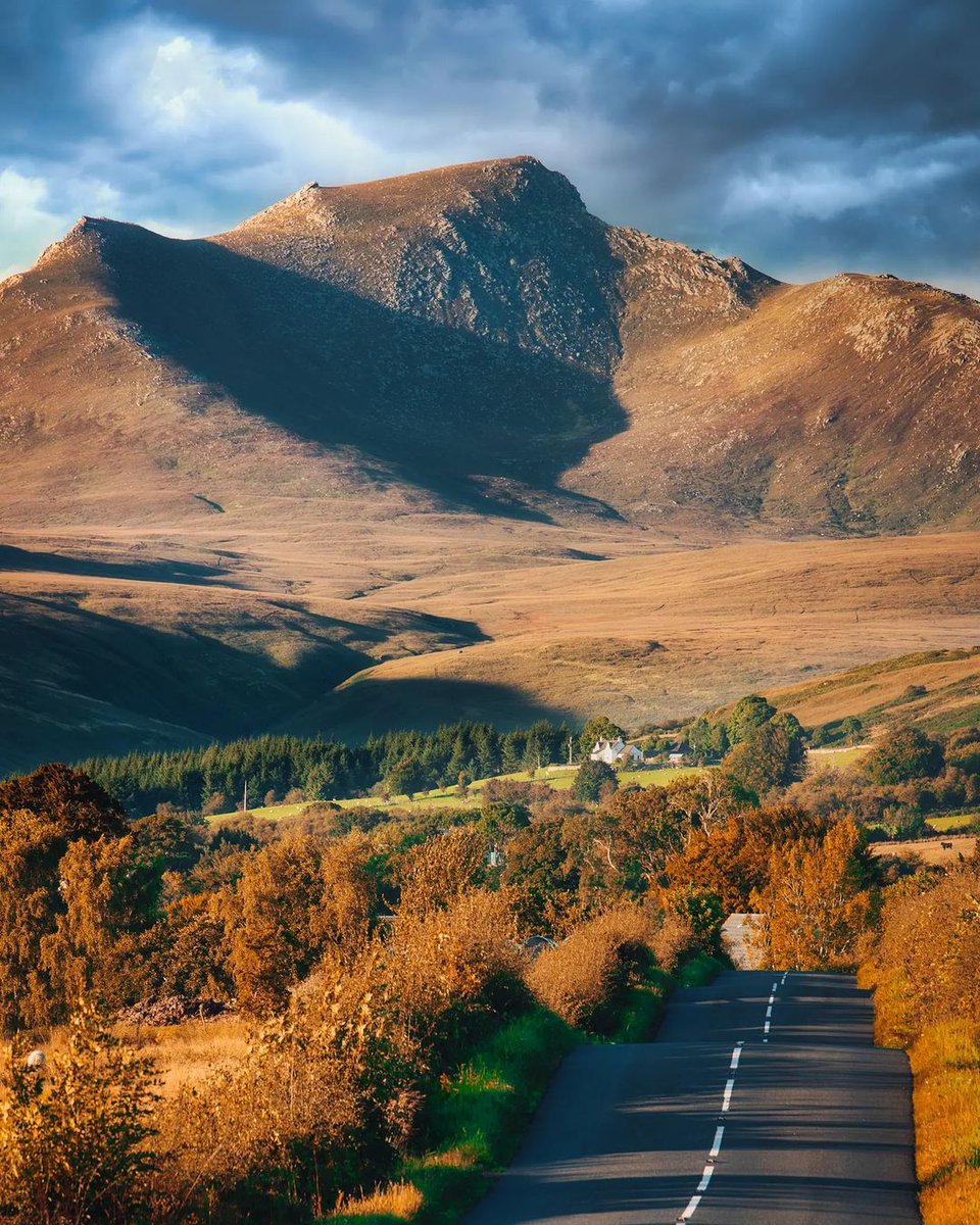 VisitScotland's tweet photo. Who wants to go on a Scottish road trip? 🙋🛣️ #ScotlandIsCalling

📍 Isle of Arran 📷 IG/jamesalroca #RespectProtectEnjoy https://t.co/y7s3pzVRz9