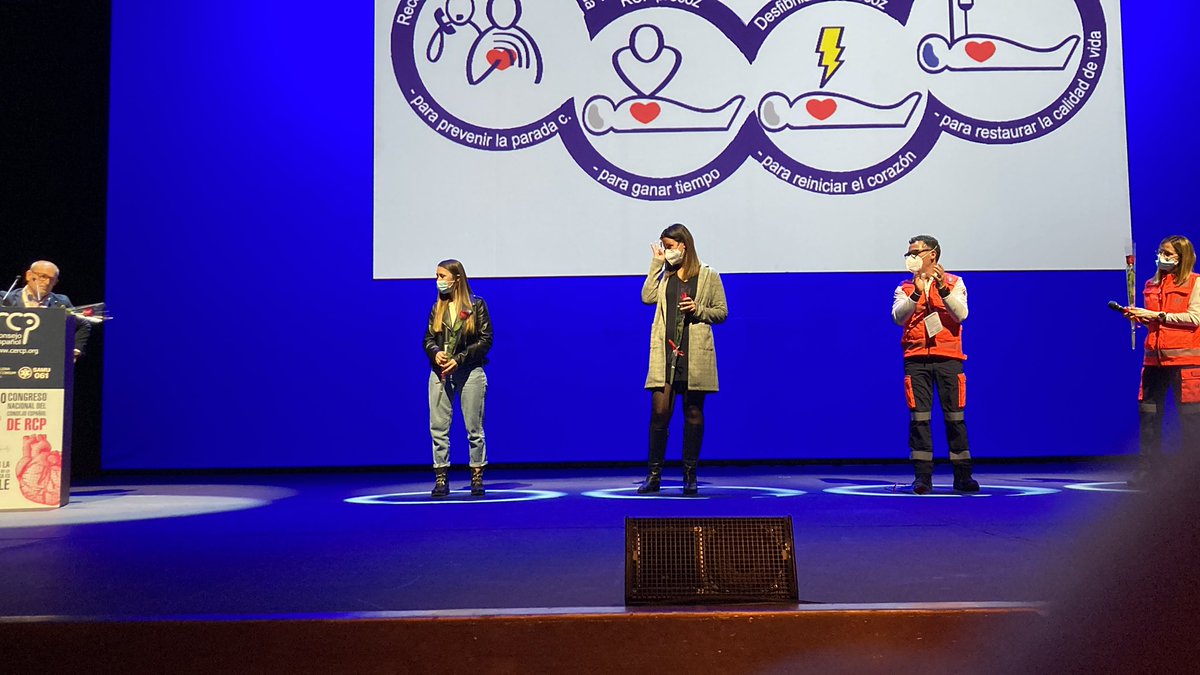 ConsEspRCP's tweet photo. La #cadenadesupervivencia funciona. La #RCP salva vidas. En la inauguración del 4º congreso damos el protagonismo a la cadena y a los componentes de un sistema y una acciones que han conseguido algo maravilloso. https://t.co/lilbUXjqEK