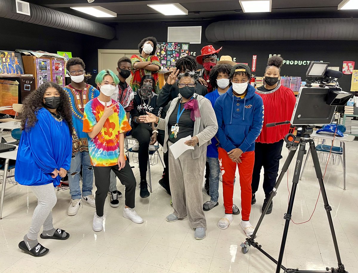 CarverHS_Nation's tweet photo. Dr. Piggott-Long’s Theatre Arts class filming “The Power of Love Overcomes the Love of Power” @CHS_JacketPride @ELA_Carver_High @CarverAOHT @CARVER_AOIT @_CHS_Athletics_ @CfMontague @wsfcs https://t.co/ZmN8eIiNFg