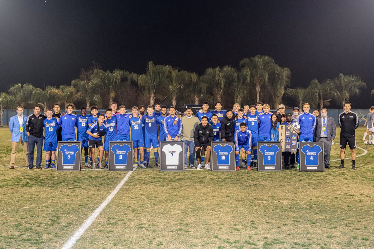 csub_msoccer's tweet photo. A special group of @csubakersfield senior scholar-athetes; thank you for your contributions to @csub_football and the university community! #RunnersOnTheRise @11sozaa @ewhelan98 @victor_romero21 @OharaAodhan @Tom_Shepherd9 #NiklasRoessler https://t.co/T5jdtmczvS