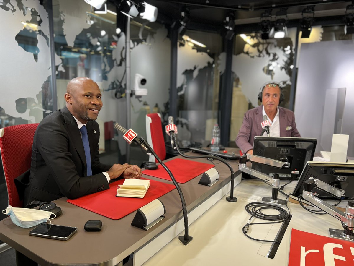 pepele_news's tweet photo. ⚡🇨🇩CITATION:"La communication (taxe RAM) n'a pas été bonne autour de ce prélèvement. Mais c'est quelque chose qui se fait dans beaucoup de pays. Cela va rapporter près de 25 millions de dollars." a dit, le Ministre de la @Com_mediasRDC, @PatrickMuyaya #DossierRAM. @pepele_news https://t.co/sFR2m97swk