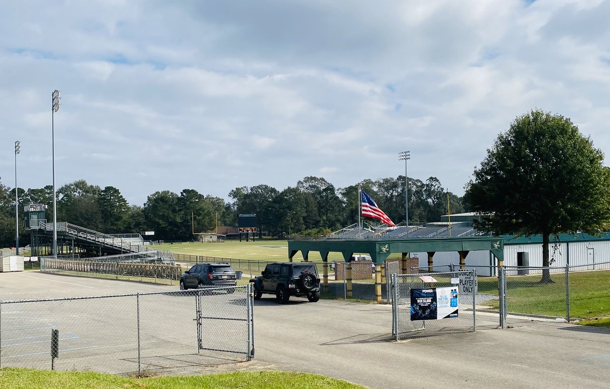CruzRussell's tweet photo. Round 1 weather!!! @hornetnationfb https://t.co/pUJ3yltgFY