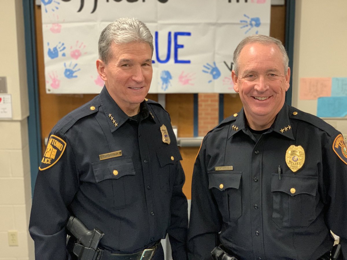 NISDGlass's tweet photo. More pics of the annual Officers in Blue event! #officersinblue #NISDReunited https://t.co/u9OmjhvAEz