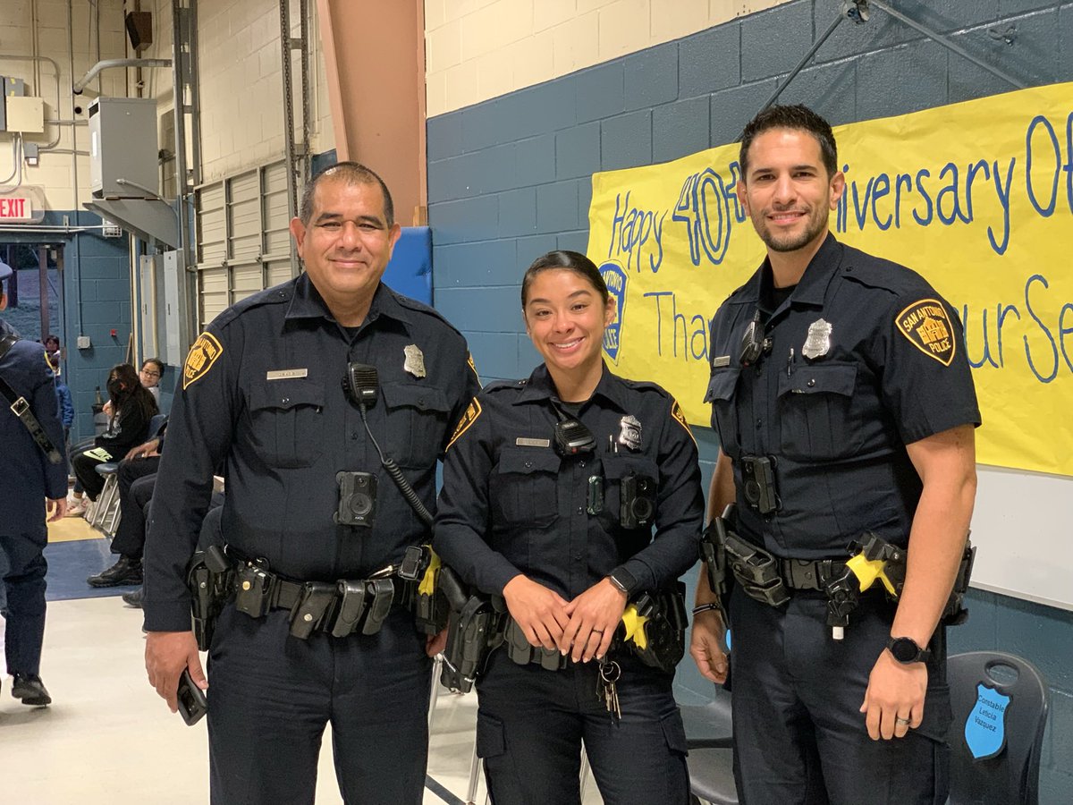 NISDGlass's tweet photo. More pics of the annual Officers in Blue event! #officersinblue #NISDReunited https://t.co/u9OmjhvAEz