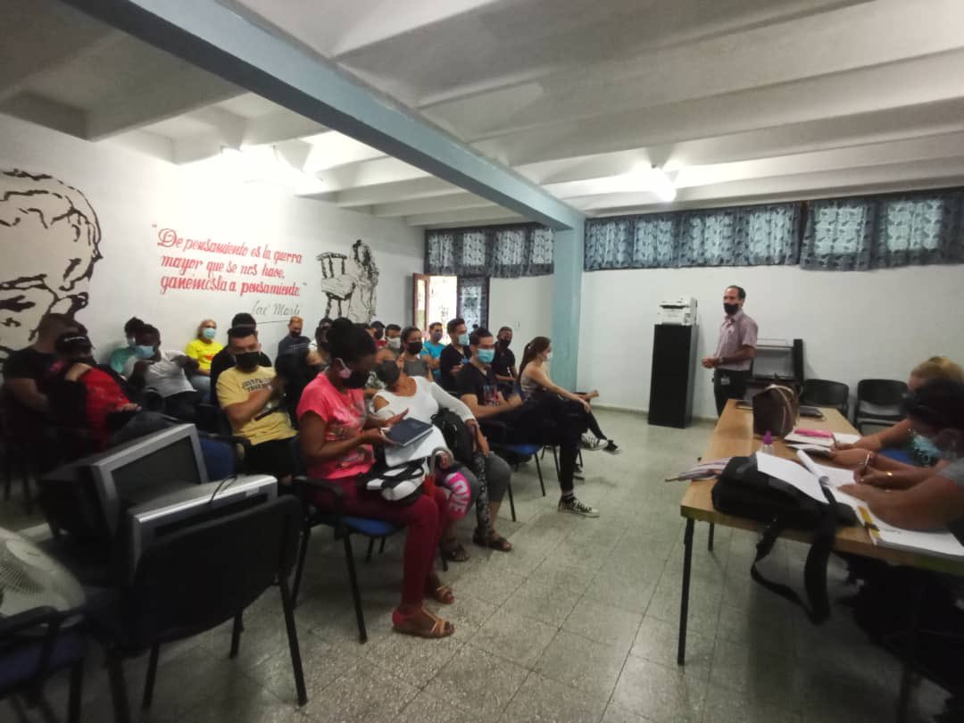 FaccinaDe's tweet photo. En el día de hoy la Facultad de Ciencias Naturales y Agropecuarias realizó la Asamblea de Ubicación Laboral. Nuestros estudiantes satisfechos con su Ubicación Laboral celebran en sus casas siguiendo las medidas epidemiológicas👍🏻
#FEUdeCuba #OrgulloFEU #EspacioParaCrecer https://t.co/xKd7Hc37Mo