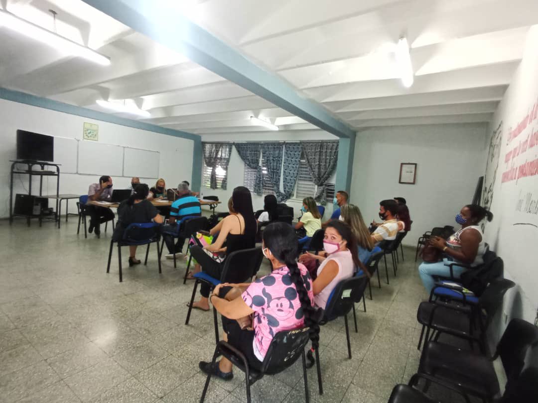 FaccinaDe's tweet photo. En el día de hoy la Facultad de Ciencias Naturales y Agropecuarias realizó la Asamblea de Ubicación Laboral. Nuestros estudiantes satisfechos con su Ubicación Laboral celebran en sus casas siguiendo las medidas epidemiológicas👍🏻
#FEUdeCuba #OrgulloFEU #EspacioParaCrecer https://t.co/xKd7Hc37Mo