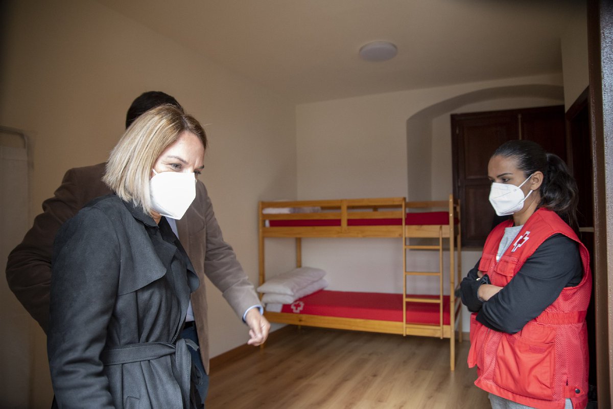 noepmp's tweet photo. Hoy hemos visitado el primer recurso público para personas sin hogar que se abre en La Laguna.

Ejemplo de colaboración entre gobierno autonómico y municipal.

Un espacio amable y centrado en los cuidados a personas que lo necesitan. https://t.co/MQpGErg8so