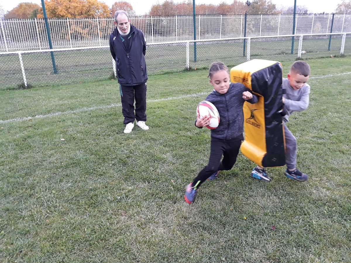 ESSRugby's tweet photo. Fin des vacances scolaires et fin de stage pour l'école de rugby !  Rendez-vous mercredi pour les horaires habituels. 💚❤ https://t.co/le6SCJnH2b